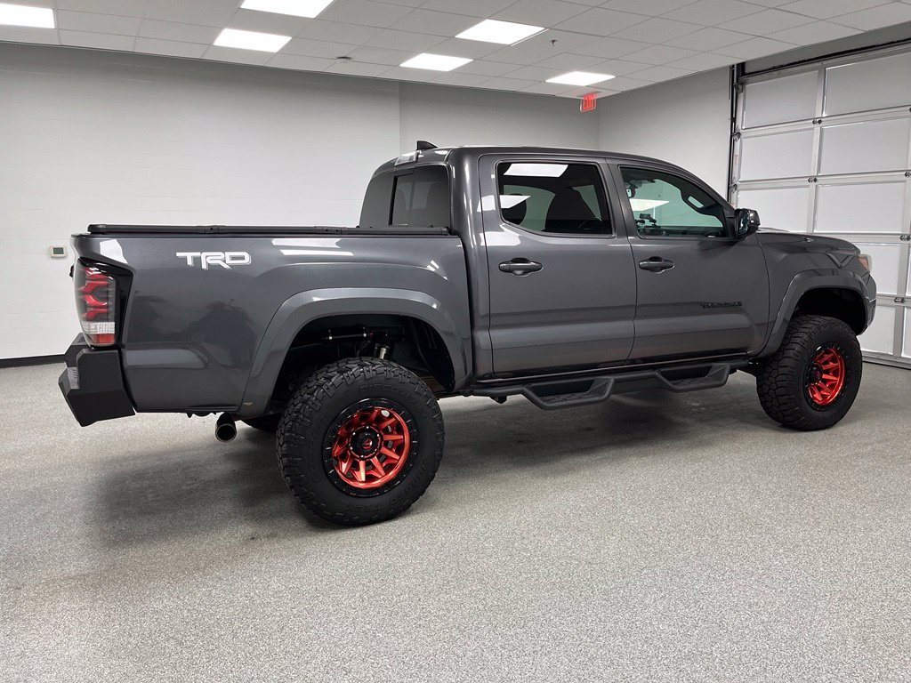 Used 2017 Toyota Tacoma TRD Sport w/ Tow Package (A/T) AWD/4WD image 11