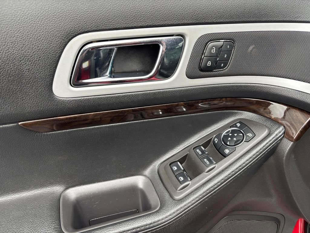 Used 2013 Ford Explorer Limited image 16