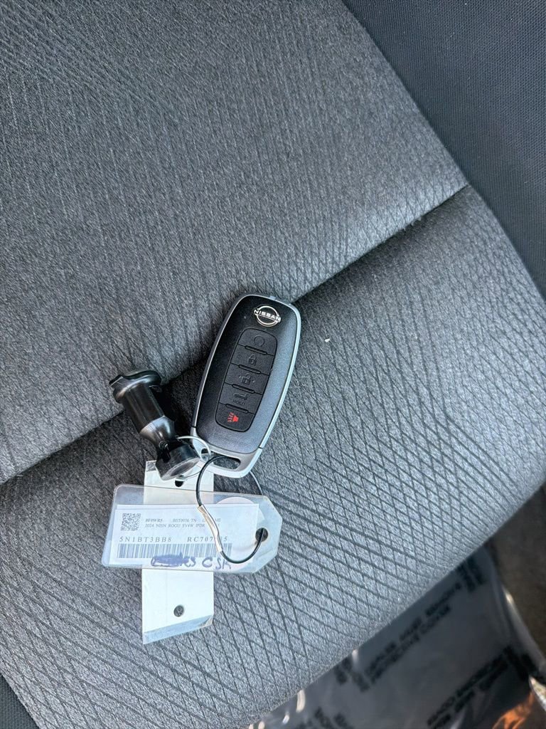 Used 2024 Nissan Rogue SV AWD/4WD image 33