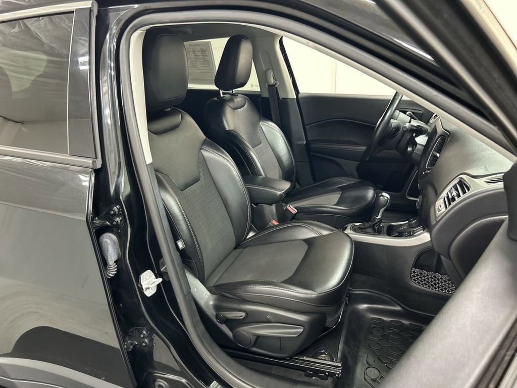 Used 2019 Jeep Compass Latitude w/ Popular Equipment Group AWD/4WD image 22
