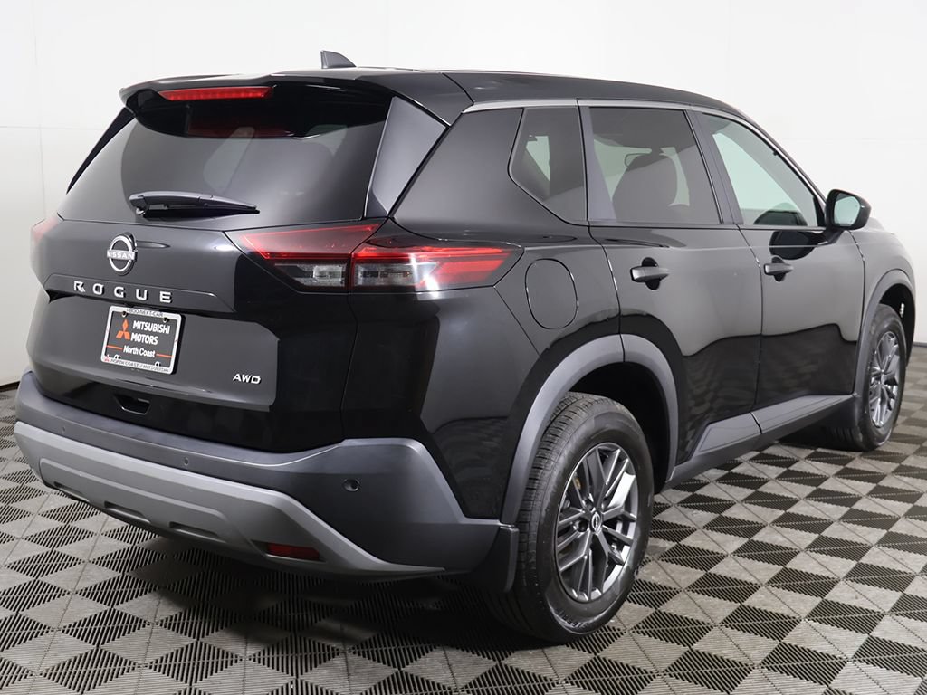 Used 2023 Nissan Rogue S AWD/4WD image 7