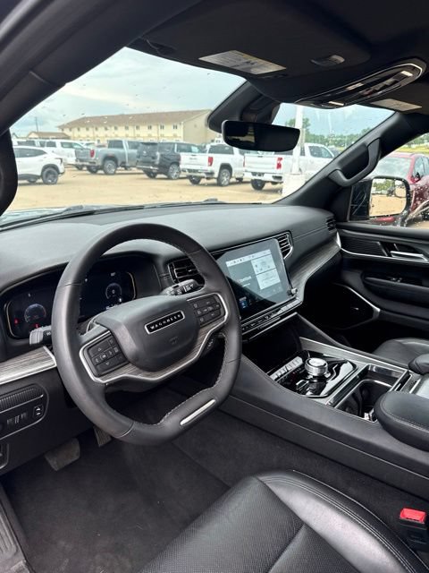 Used 2024 Jeep Wagoneer L Series II w/ Flexible Seating Group AWD/4WD image 16