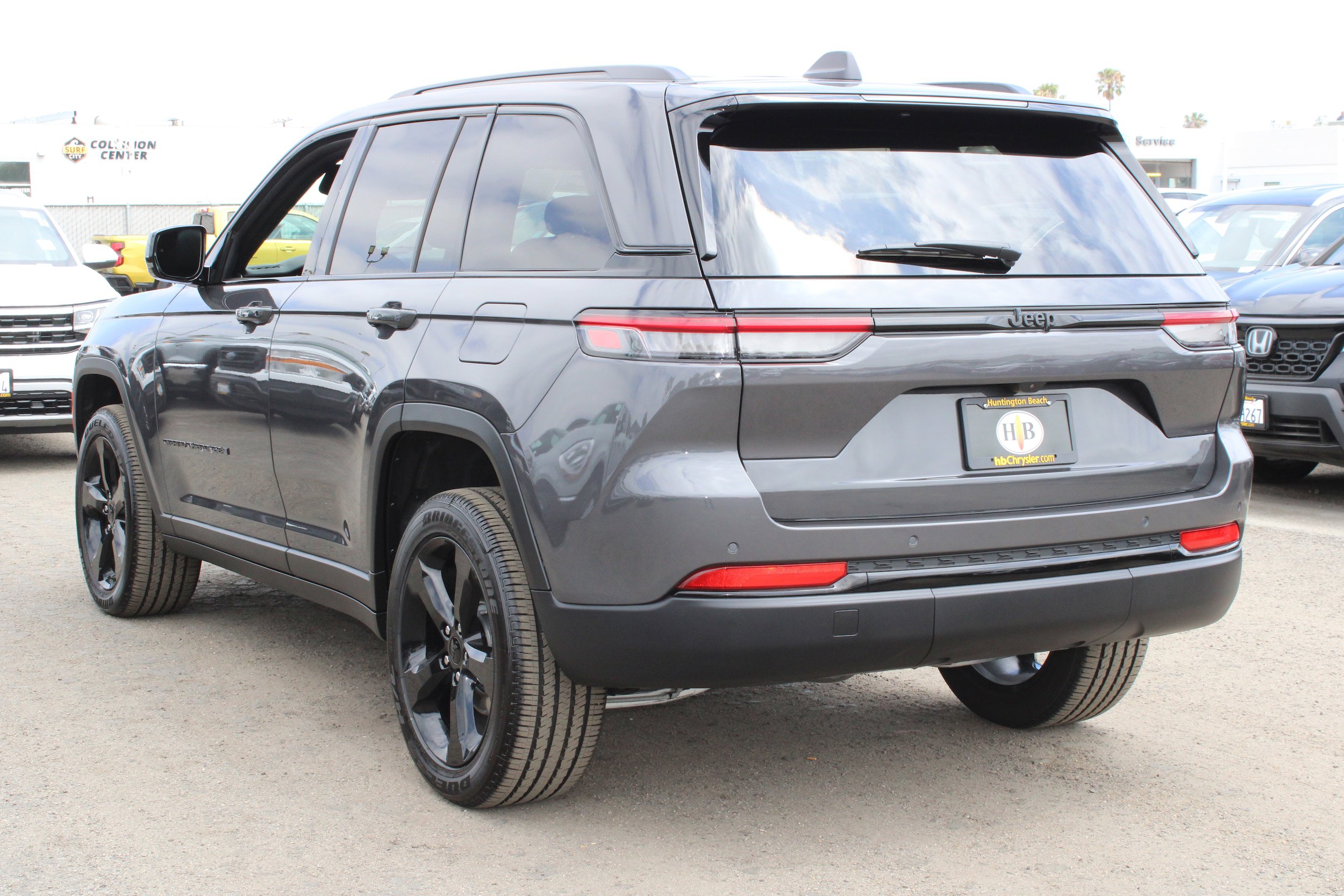 New 2025 Jeep Grand Cherokee Altitude RWD image 4