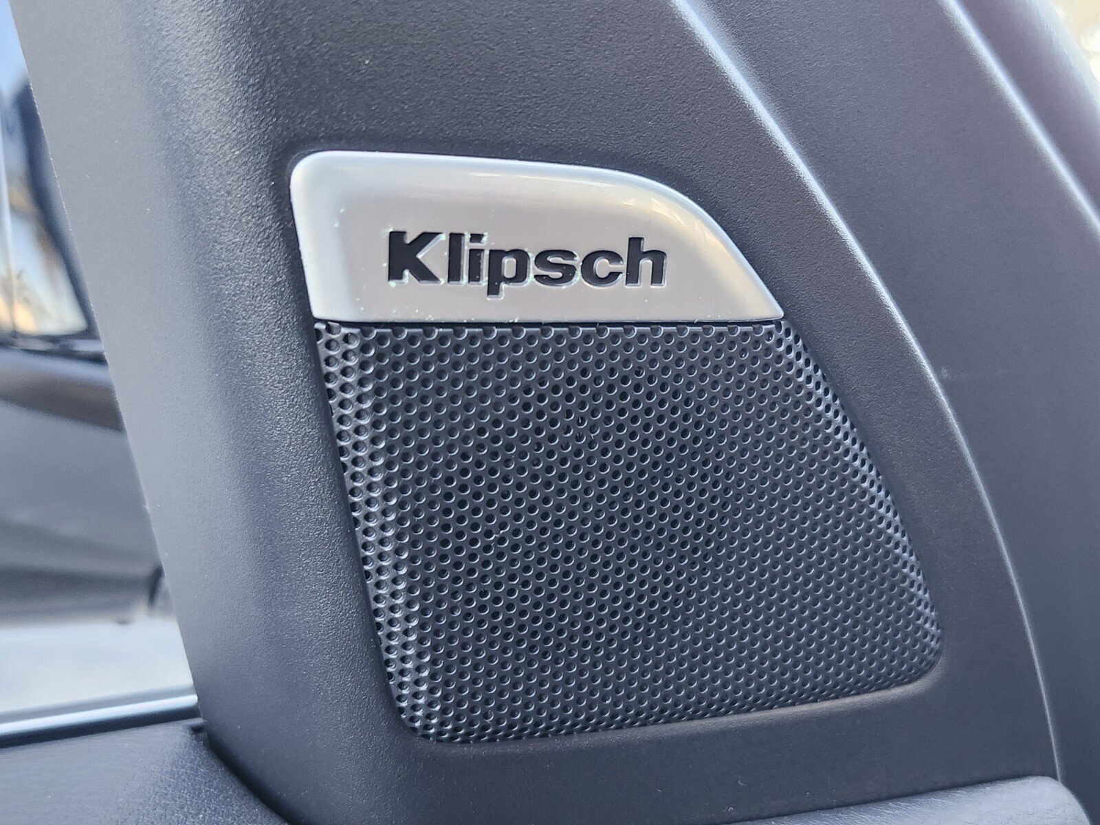 Used 2025 Nissan Armada SL w/ Captain's Chari Seat Package image 38