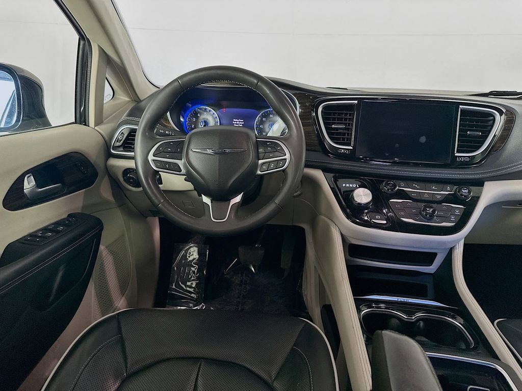 Certified 2024 Chrysler Pacifica Limited image 34