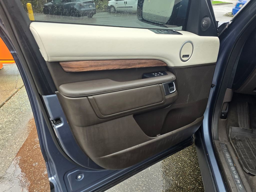 Used 2018 Land Rover Discovery HSE Luxury image 23
