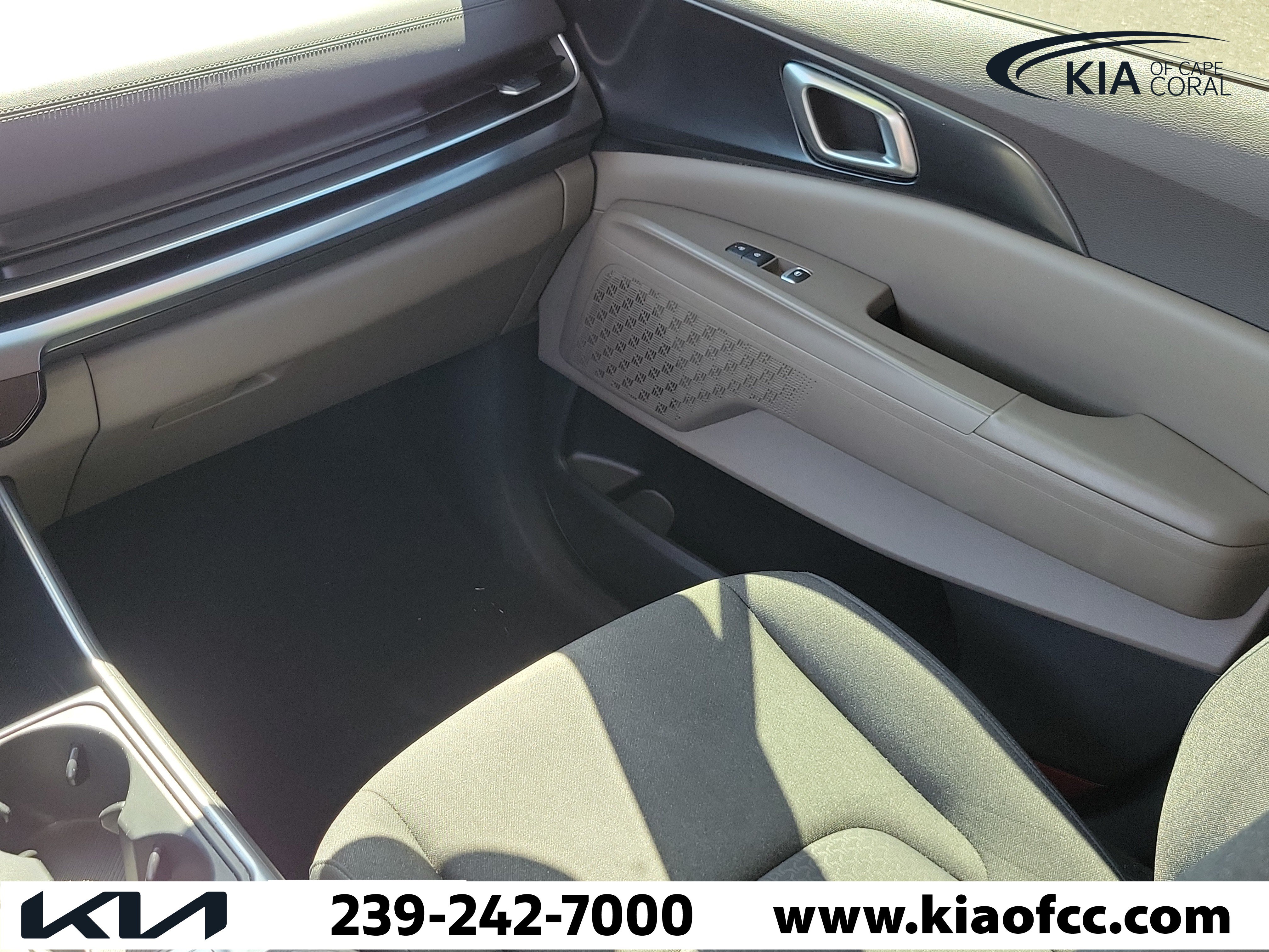 Certified 2025 Kia Carnival LX FWD image 17