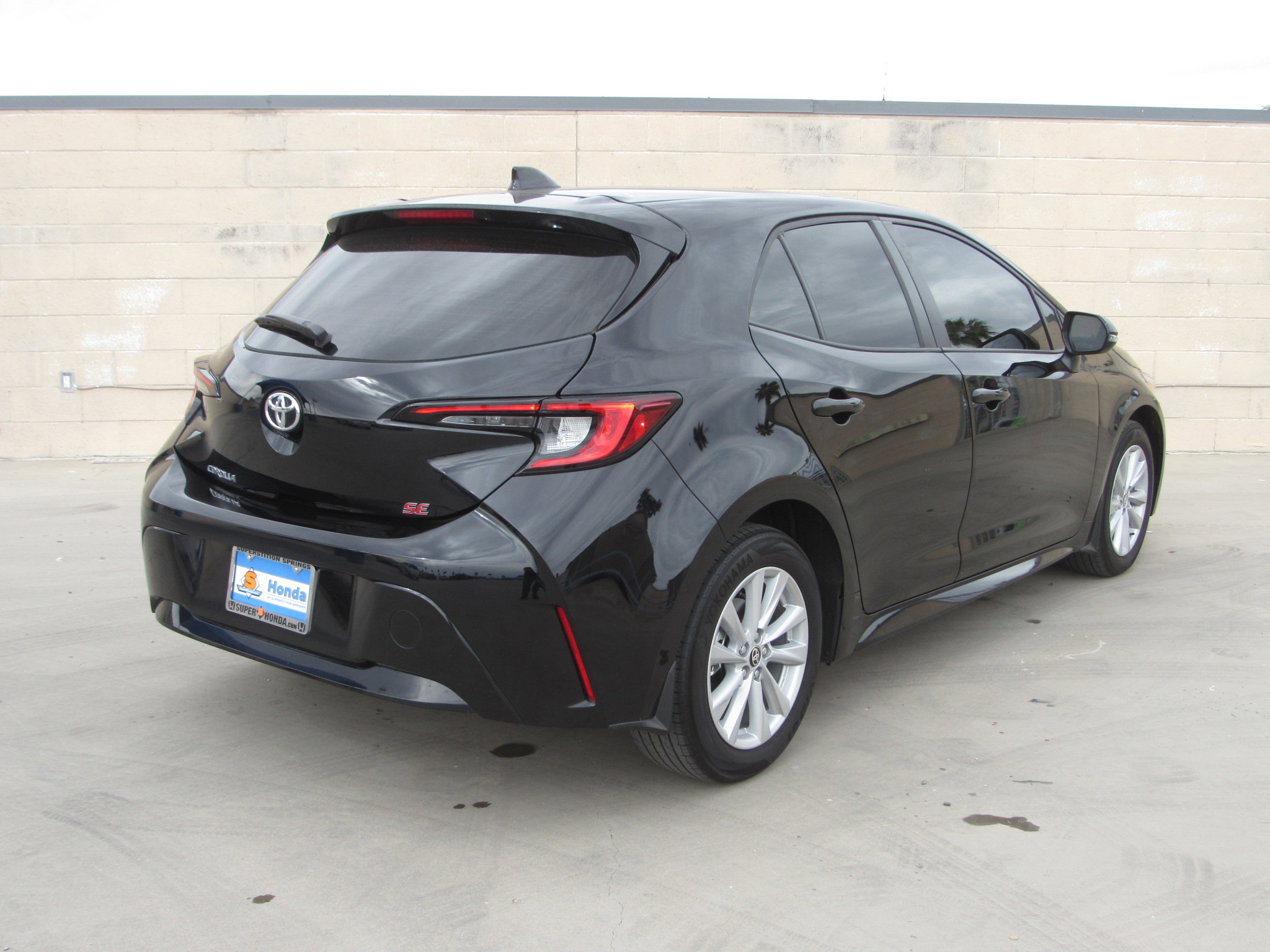 Used 2025 Toyota Corolla SE w/ SE Package image 5