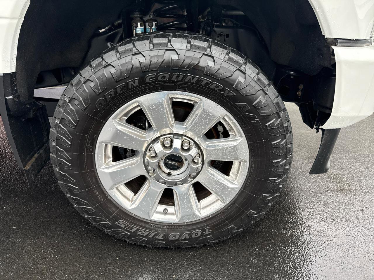 Used 2022 Ford F350 Platinum w/ FX4 Off-Road Package image 36