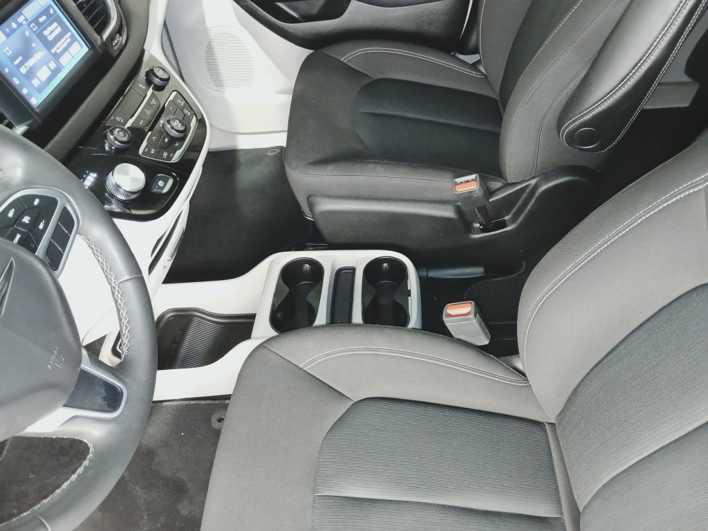 Used 2024 Chrysler Voyager LX FWD image 18