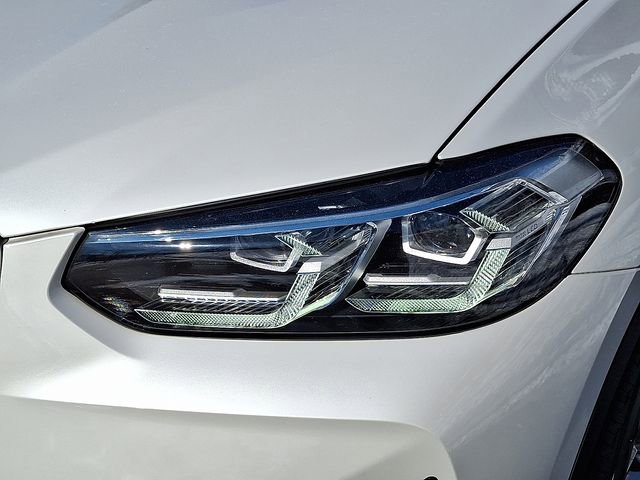 Used 2023 BMW X4 xDrive30i image 9