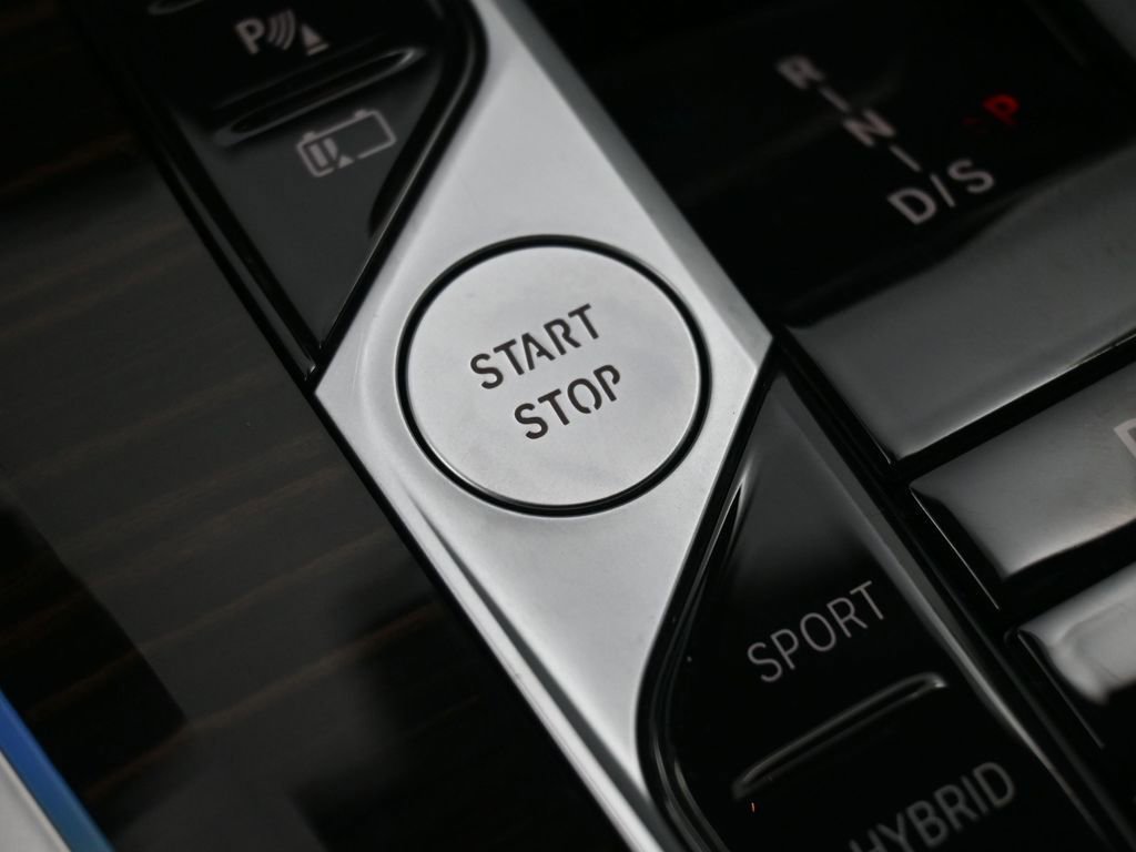 Used 2025 BMW X5 xDrive50e image 24