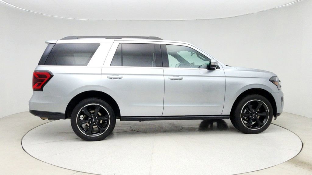 Used 2024 Ford Expedition Limited image 4