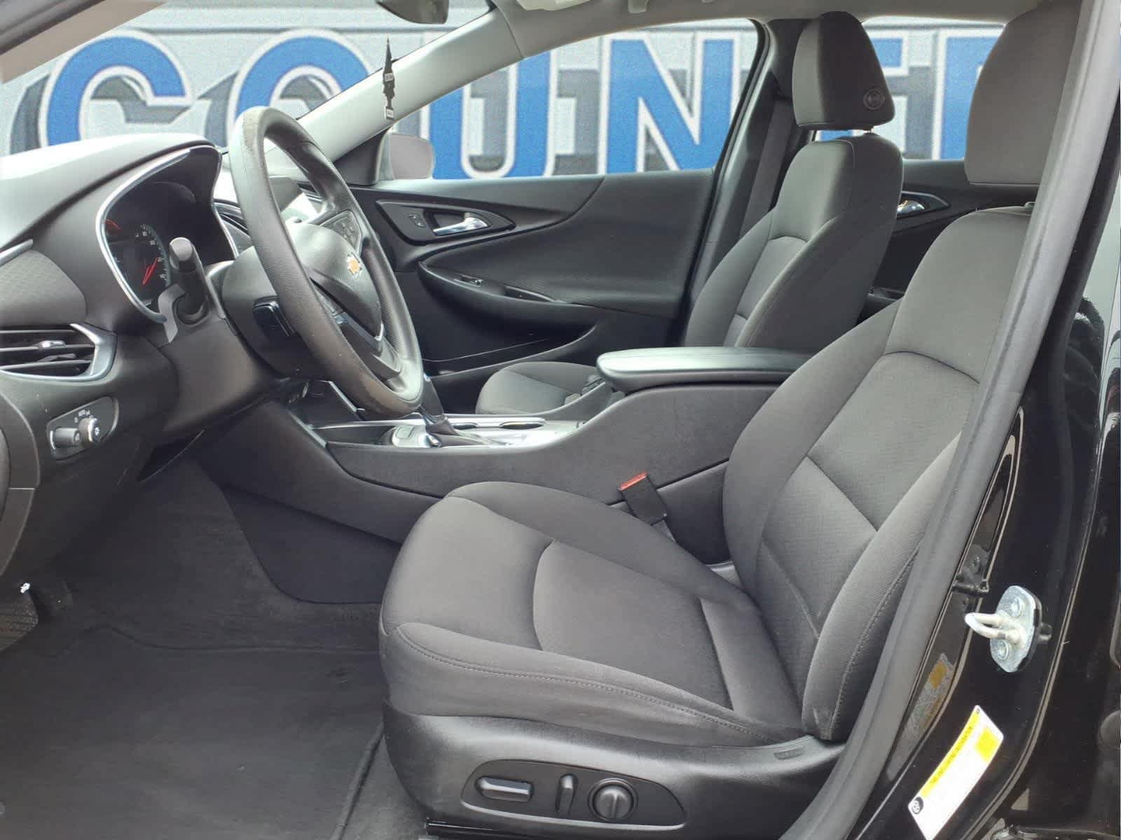 Used 2020 Chevrolet Malibu LT FWD image 17