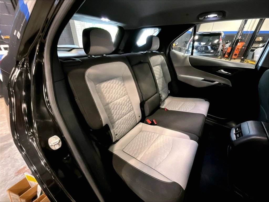 Used 2018 Chevrolet Equinox LS AWD/4WD image 16