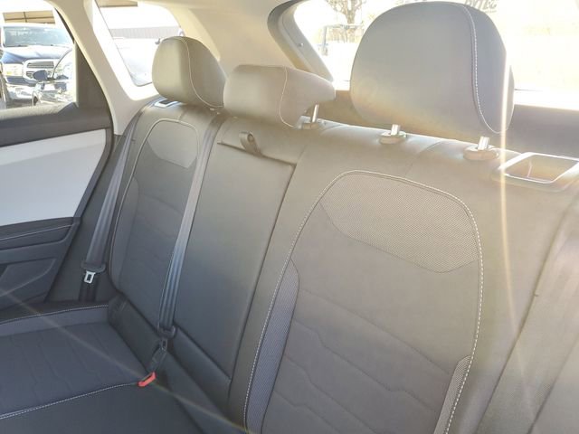 Certified 2025 Volkswagen Taos SE w/ Panoramic Sunroof Package image 10