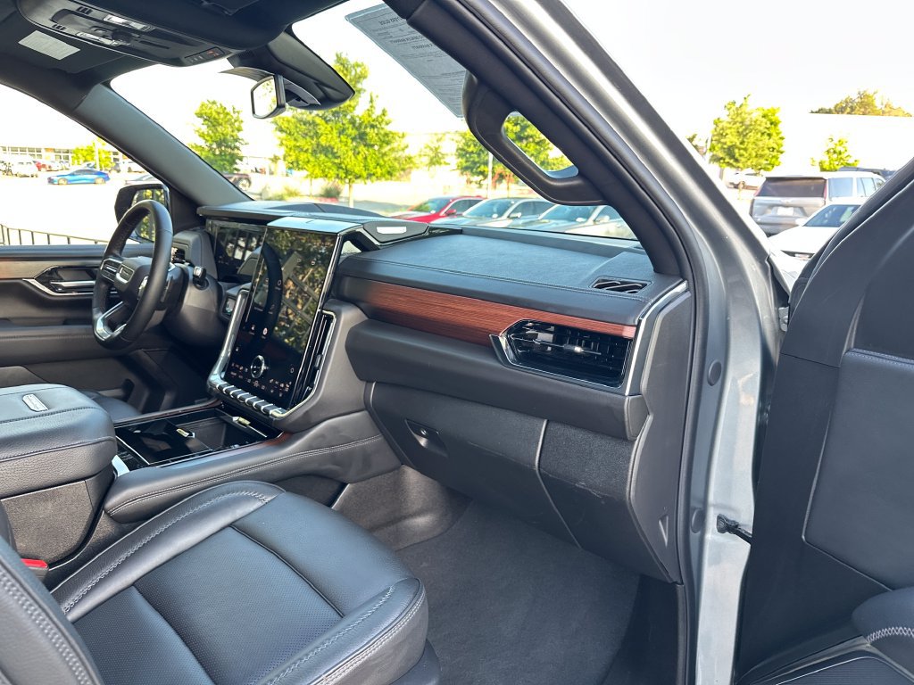 Used 2025 GMC Yukon XL Denali AWD/4WD image 34