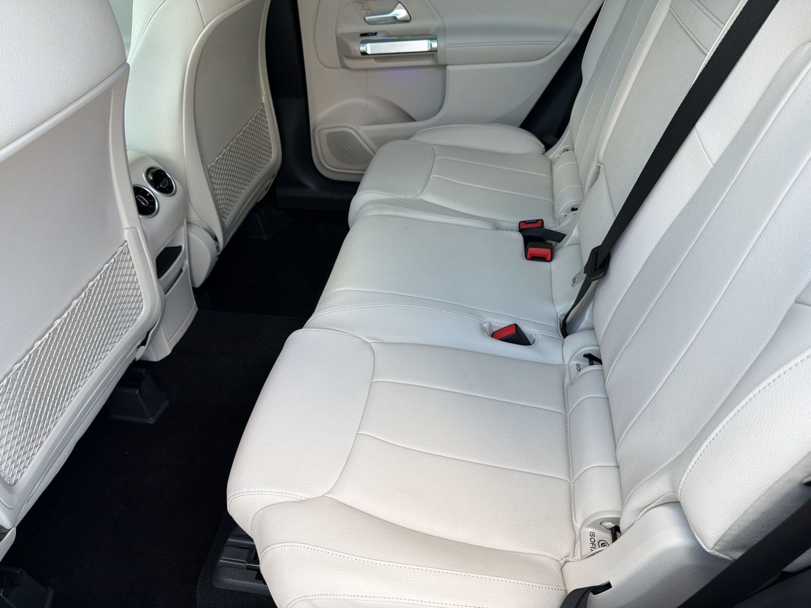 Used 2026 Mercedes-Benz GLB 250 image 25