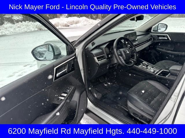 Used 2024 Mitsubishi Outlander image 27