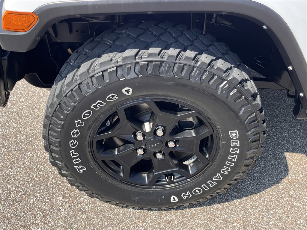 Used 2021 Jeep Gladiator Willys image 11