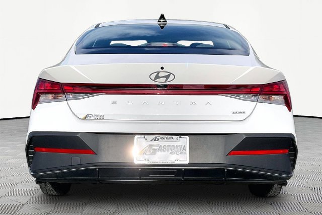 Used 2024 Hyundai Elantra Blue FWD image 6