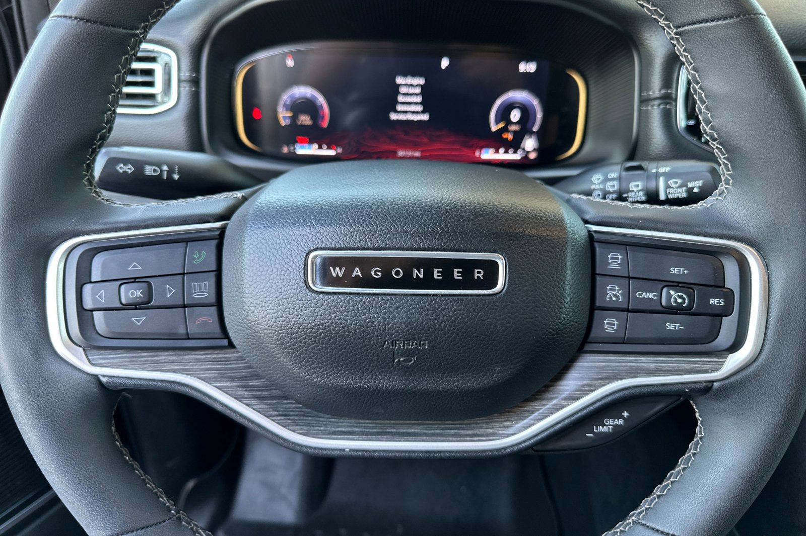 Used 2023 Jeep Wagoneer Series III w/ Premium Group I AWD/4WD image 25