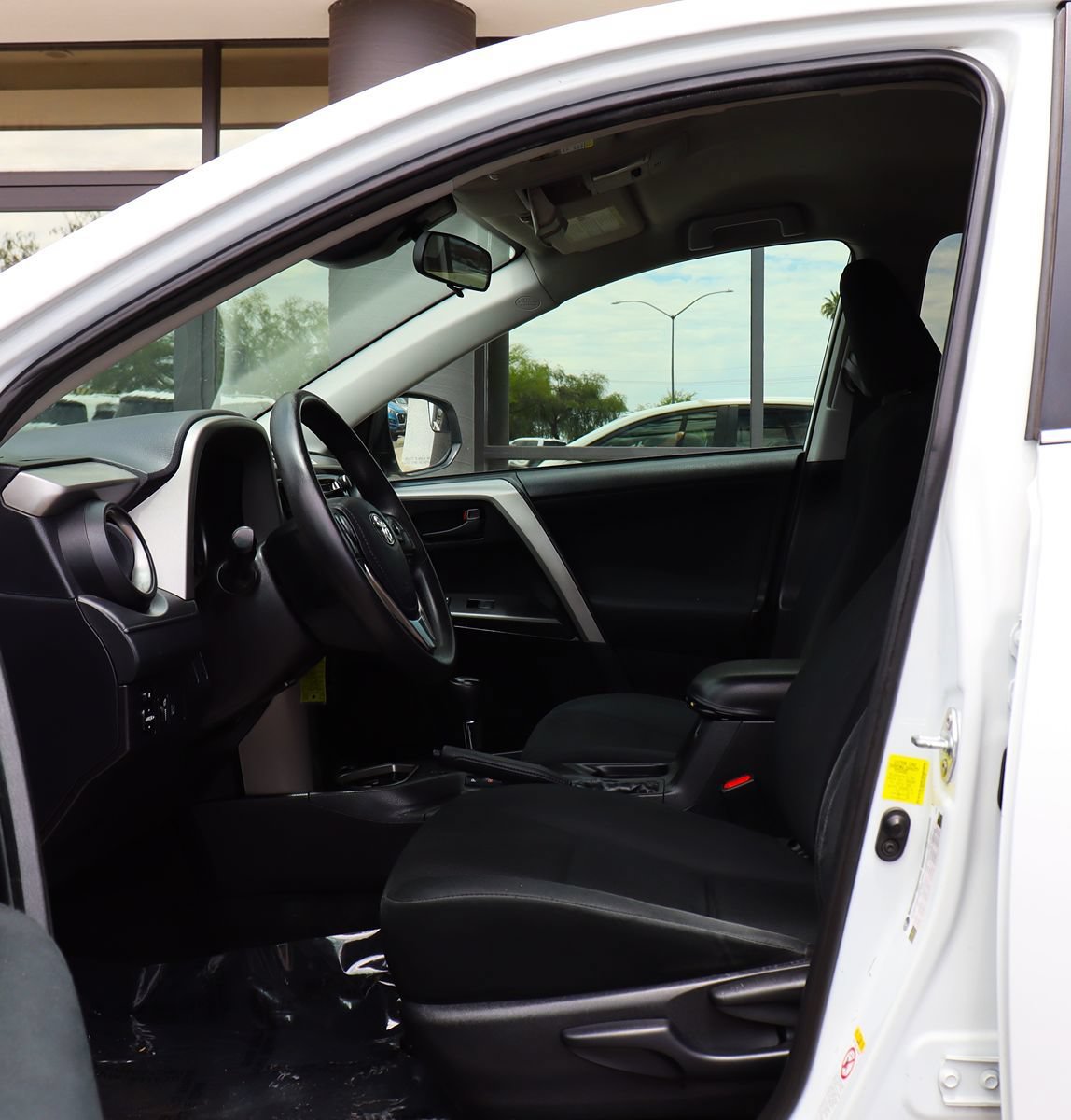 Used 2018 Toyota RAV4 LE w/ All Weather Liner Package FWD image 37