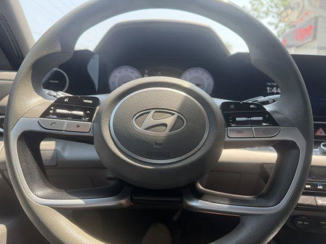 Used 2024 Hyundai Elantra SEL FWD image 19
