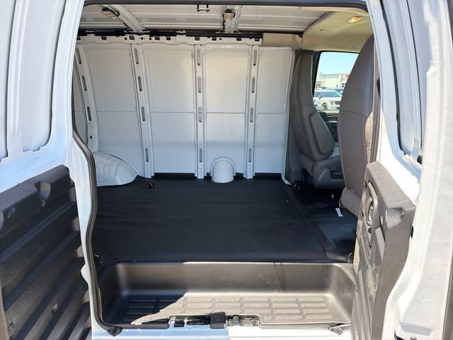 New 2026 GMC Savana 2500 w/ Driver Convenience Package RWD image 22