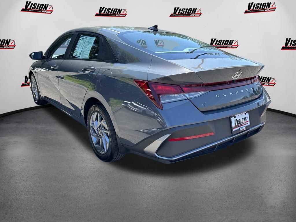 Certified 2024 Hyundai Elantra SEL FWD image 7