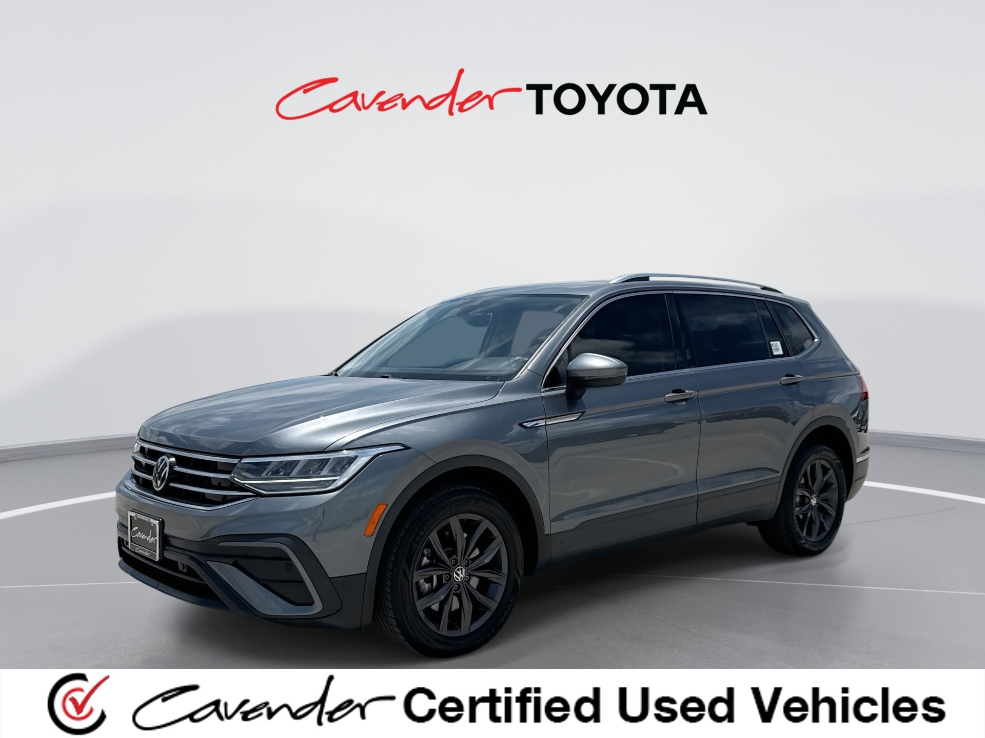 Used 2022 Volkswagen Tiguan SE w/ Panoramic Sunroof Package AWD/4WD image 1