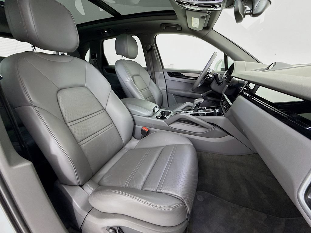 Certified 2023 Porsche Cayenne AWD/4WD image 29