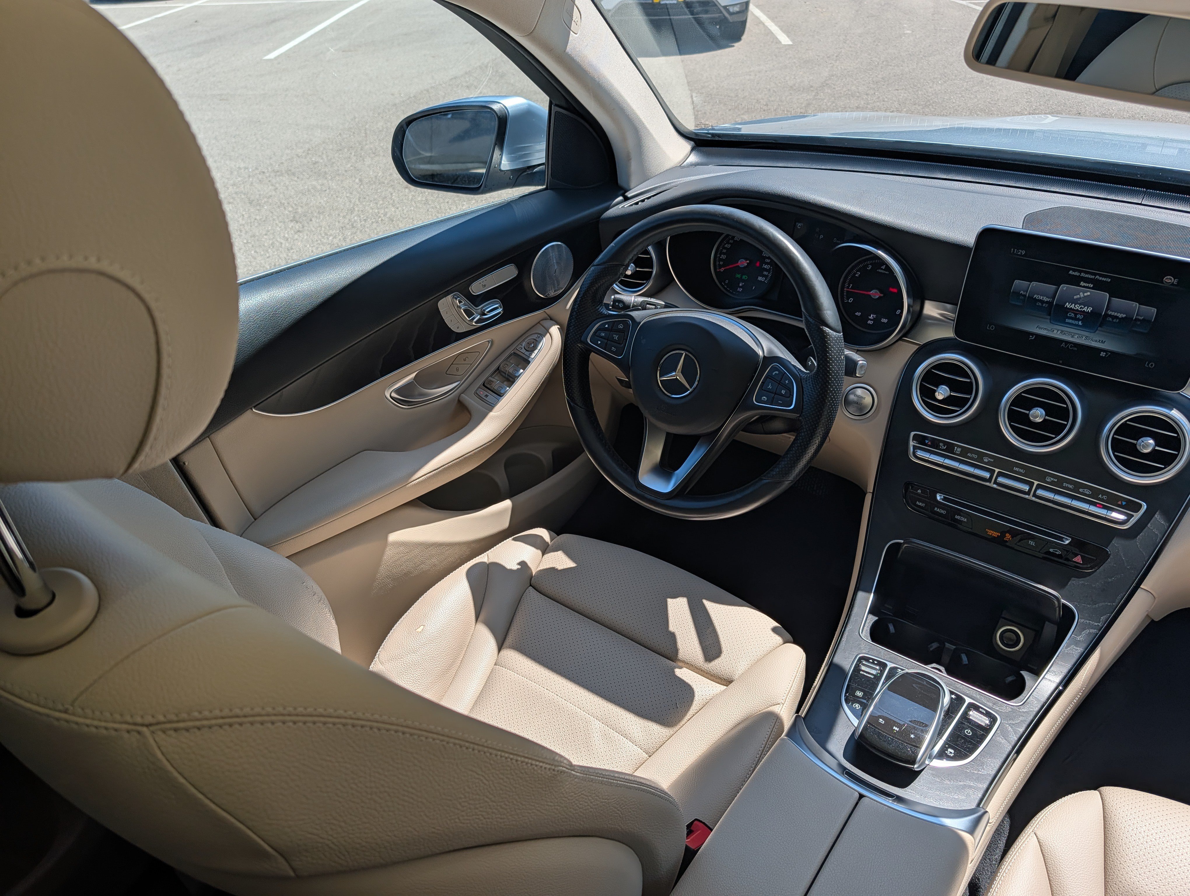Used 2017 Mercedes-Benz GLC 300 4MATIC image 9