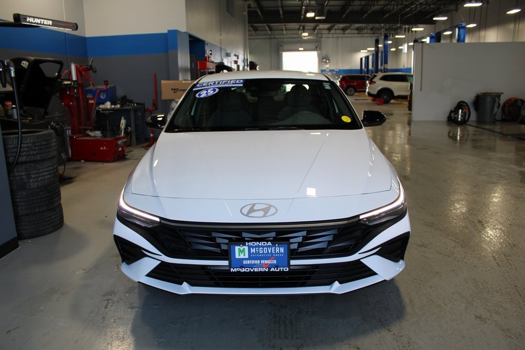 Used 2025 Hyundai Elantra Sport image 3