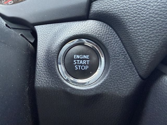 Used 2020 Toyota RAV4 XLE w/ Convenience Package FWD image 20