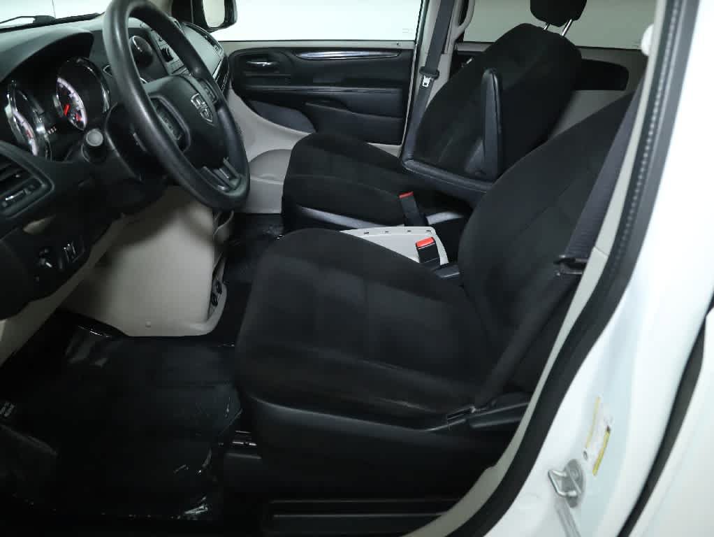 Used 2016 Dodge Grand Caravan SE w/ Quick Order Package 29E SE FWD image 18