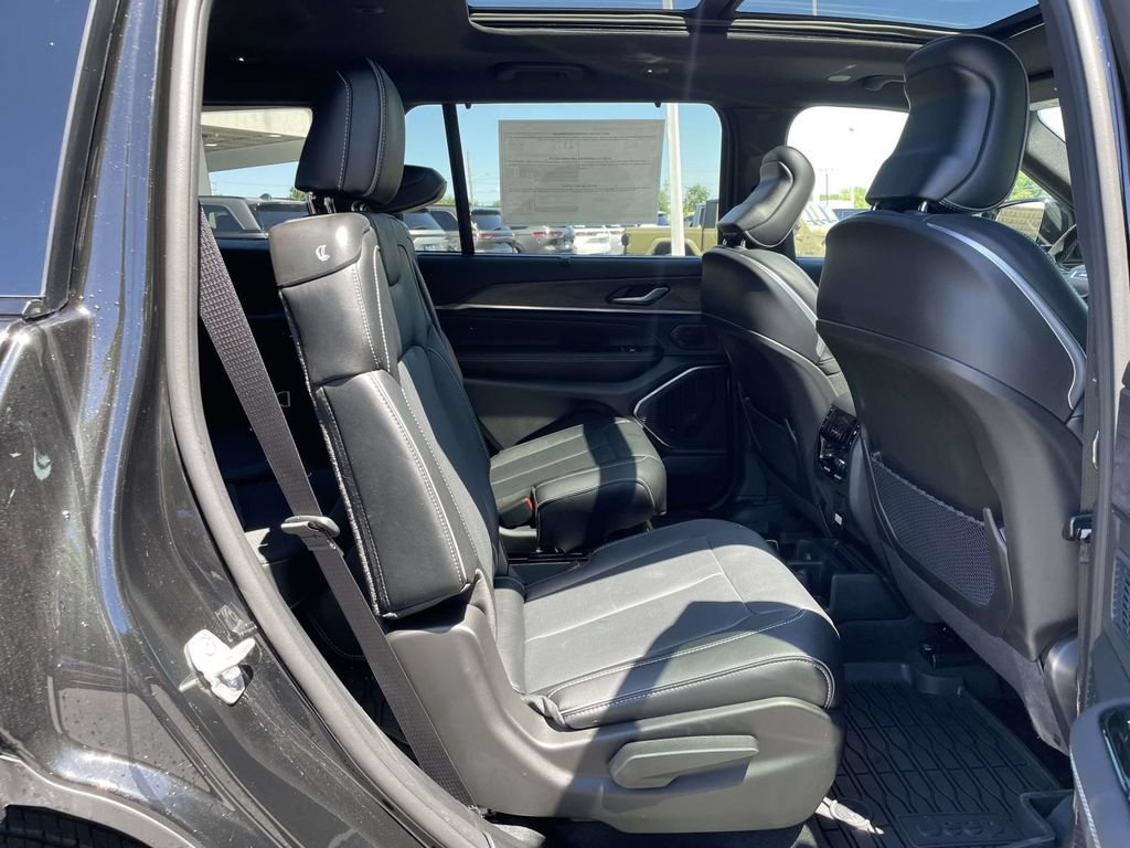 New 2025 Jeep Grand Cherokee L Overland w/ Luxury Tech Group IV AWD/4WD image 18