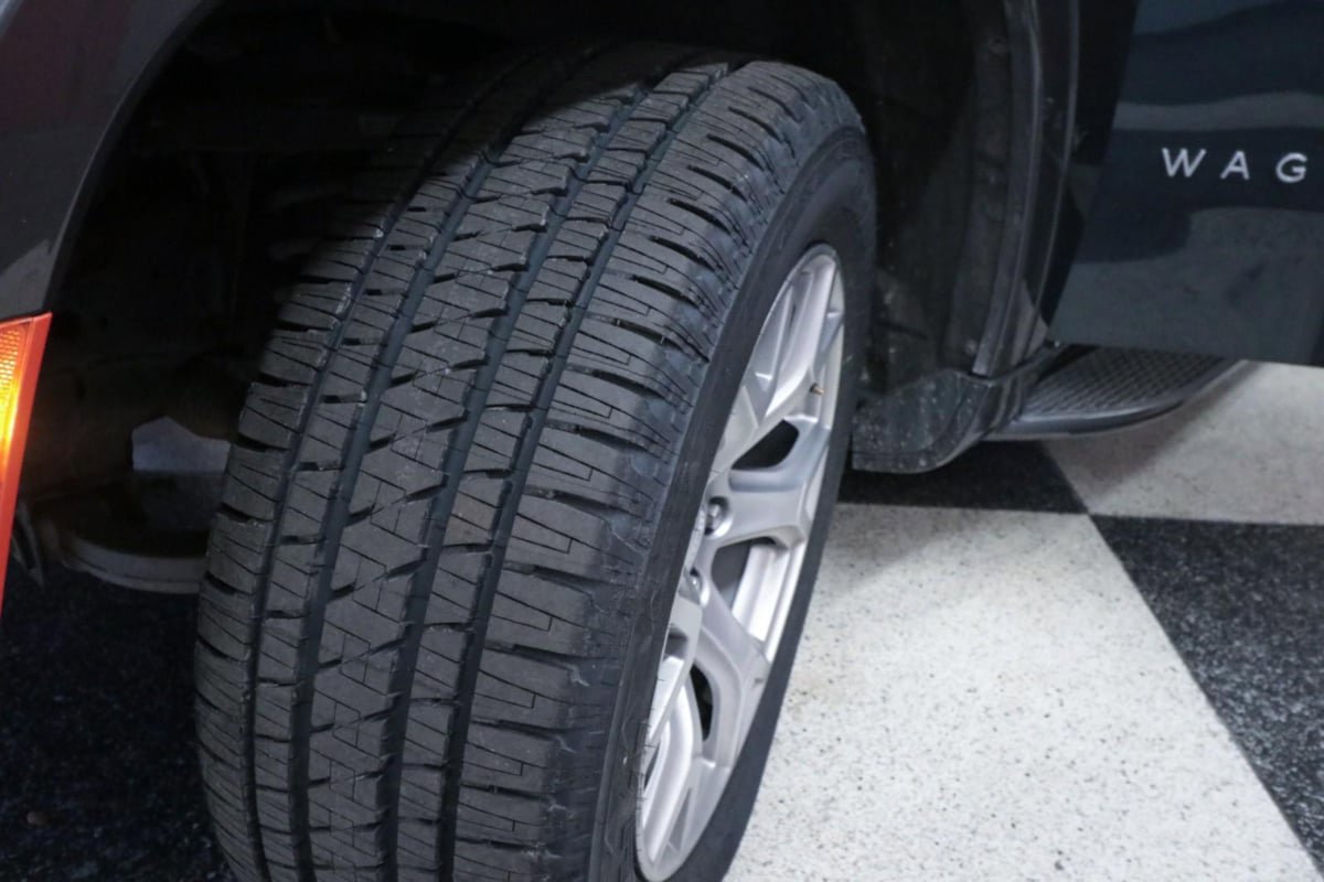 Used 2022 Jeep Wagoneer Series I w/ Premium Group I AWD/4WD image 11