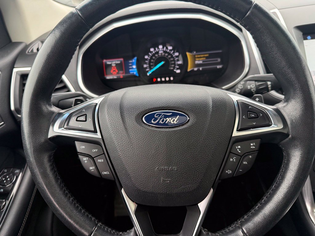 Used 2017 Ford Edge Titanium w/ Technology Package AWD/4WD image 14