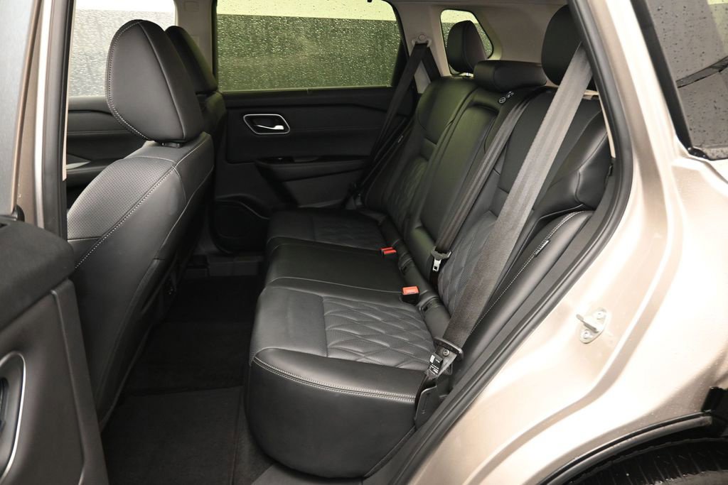 Certified 2026 Nissan Rogue Platinum w/ Platinum Premium Package AWD/4WD image 15