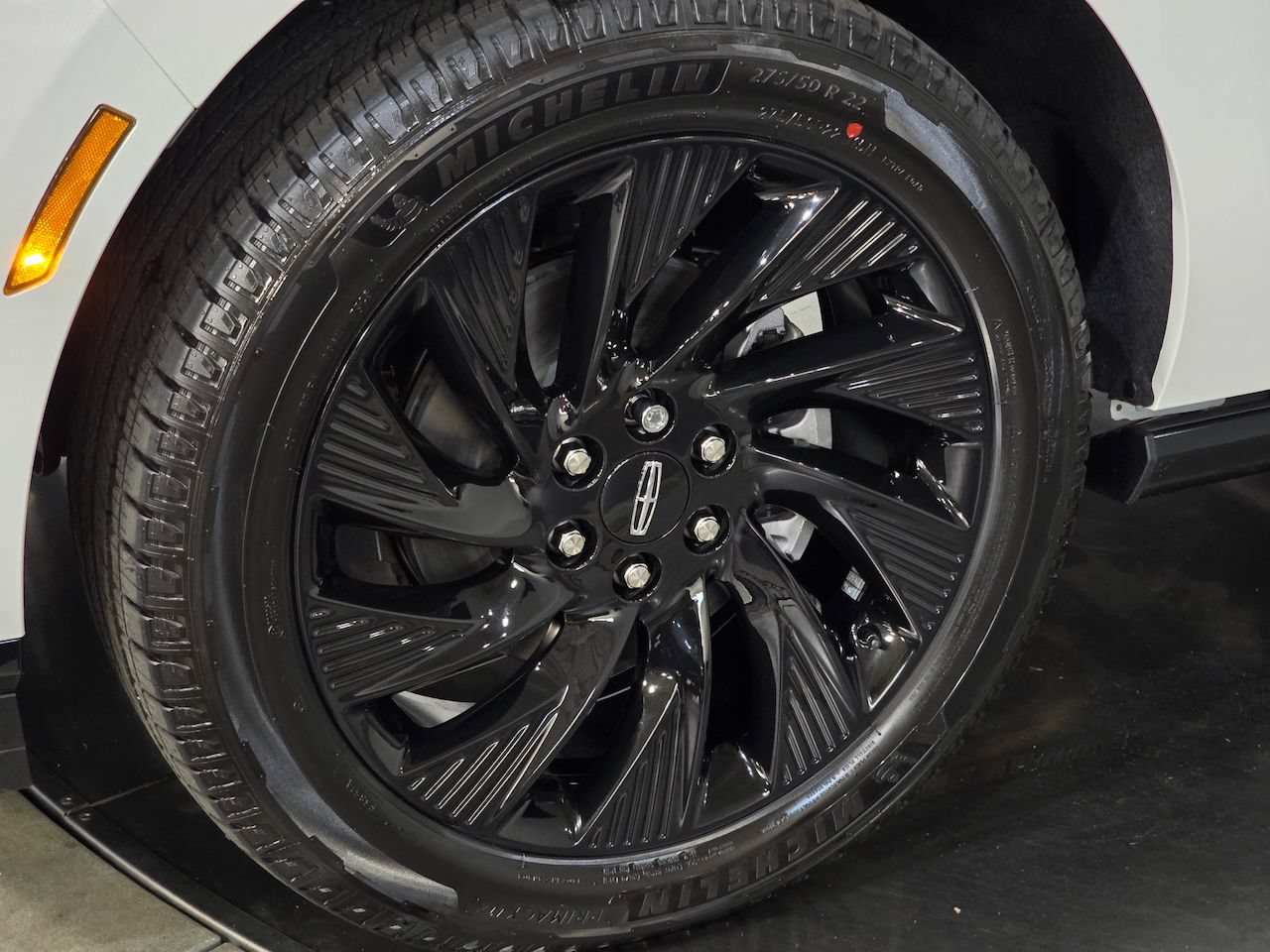 New 2025 Lincoln Navigator Reserve w/ Jet Appearance Package AWD/4WD image 13