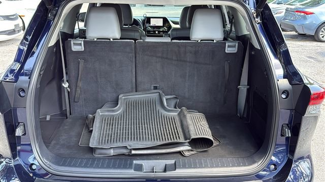Used 2023 Toyota Highlander XLE FWD image 9