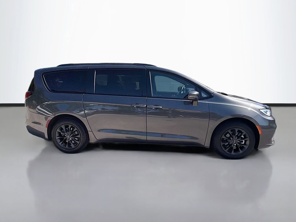 Used 2021 Chrysler Pacifica Touring w/ S Appearance Package image 9