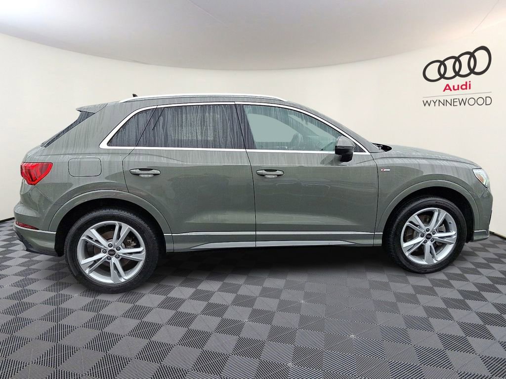 Used 2023 Audi Q3 2.0T Premium w/ 19" Wheel Package AWD/4WD image 7