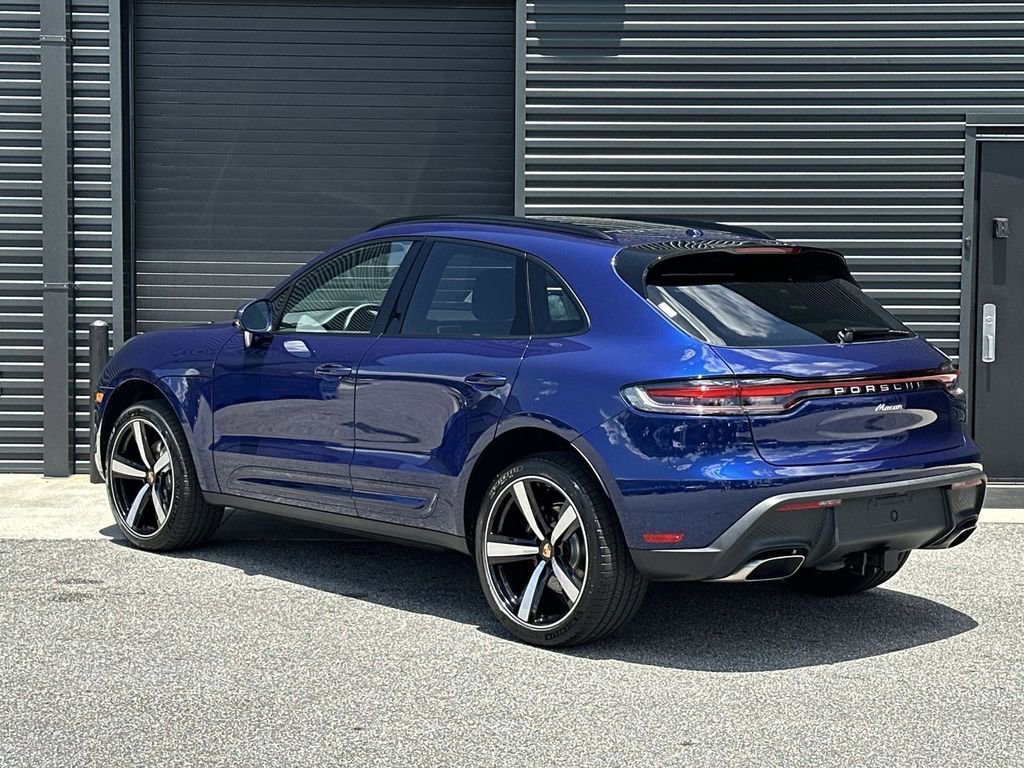 Certified 2025 Porsche Macan image 3