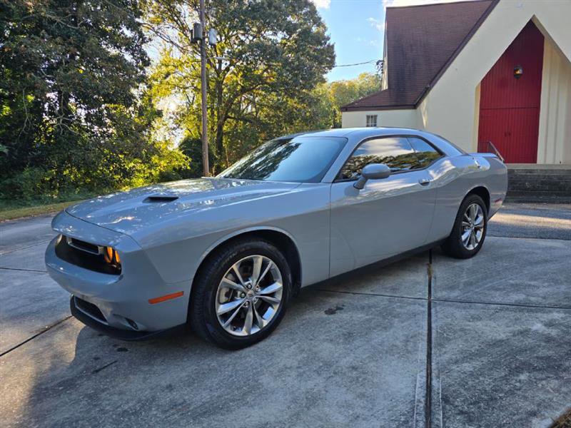 Used 2021 Dodge Challenger SXT image 3