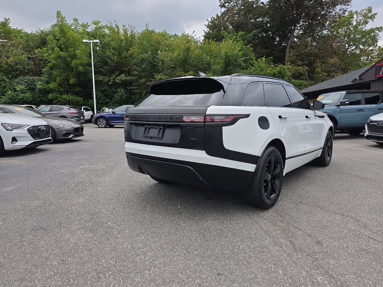 Used 2018 Land Rover Range Rover Velar S image 31