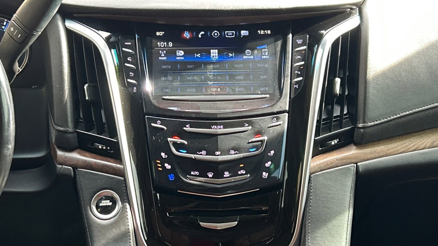 Used 2020 Cadillac Escalade Premium Luxury AWD/4WD image 19