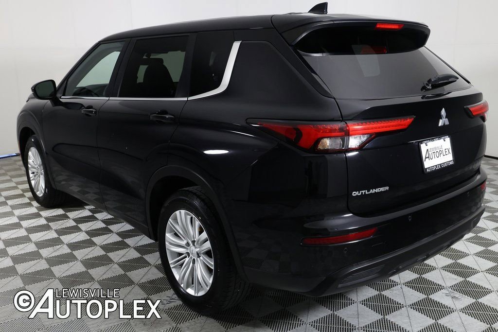 Used 2024 Mitsubishi Outlander ES image 7