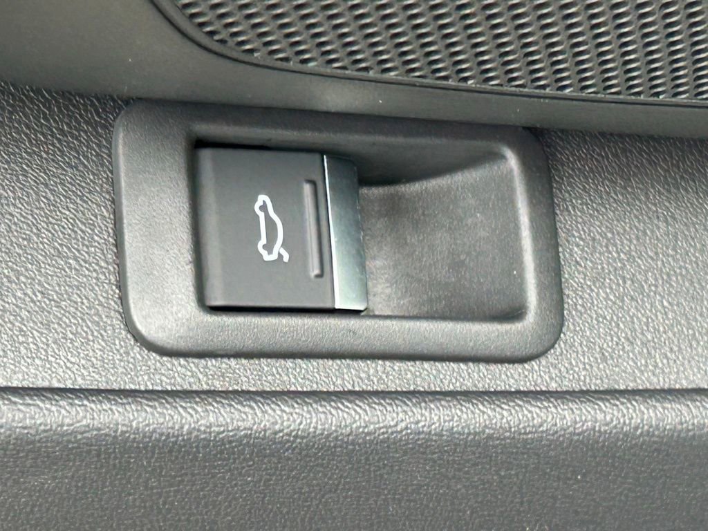 Used 2024 Audi RS e-tron GT w/ Carbon Performance Package image 75